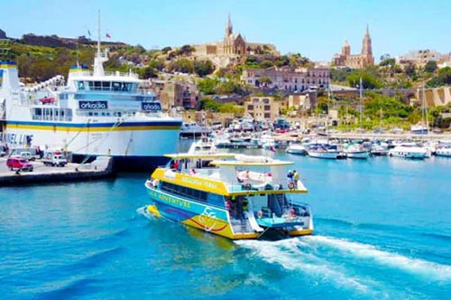 Boat tour arriving in Gozo.